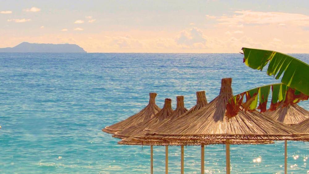 strohschirme-strand-albanien-simkarte