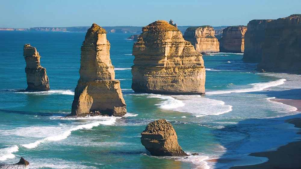 De indrukwekkende rotsformaties van de Twelve Apostles aan de Great Ocean Road; blijf online met mobiel internet
