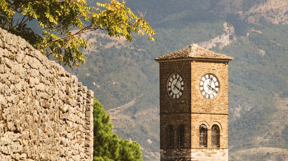 klokkentoren-bergen-albanie-mobiel-internet