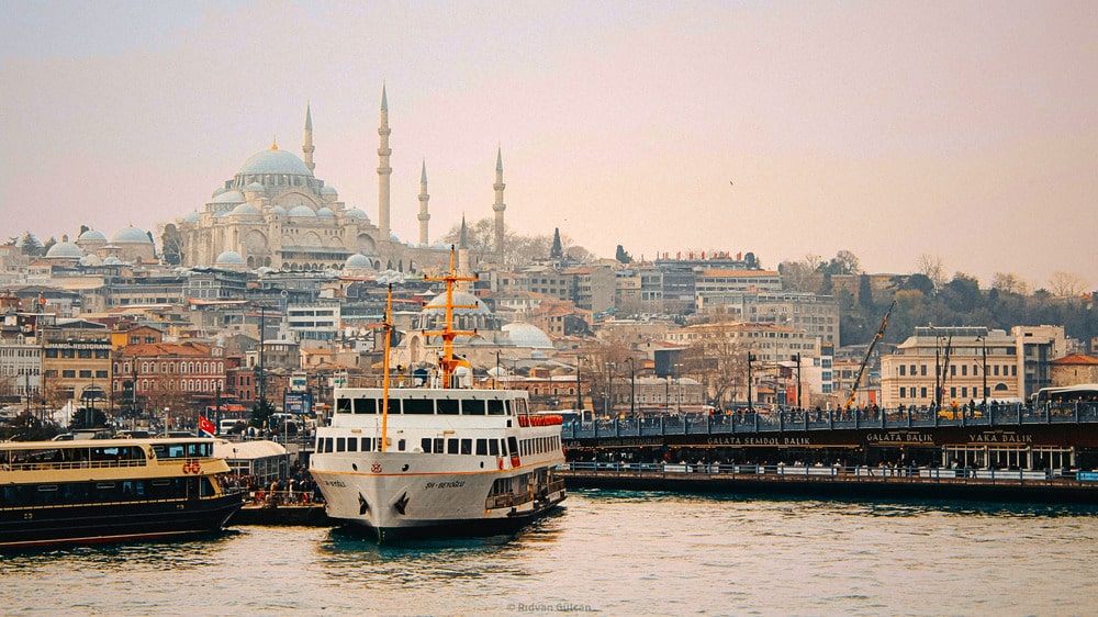 Jak korzystać z polskiego telefonu do internetu i połączeń w Turcji