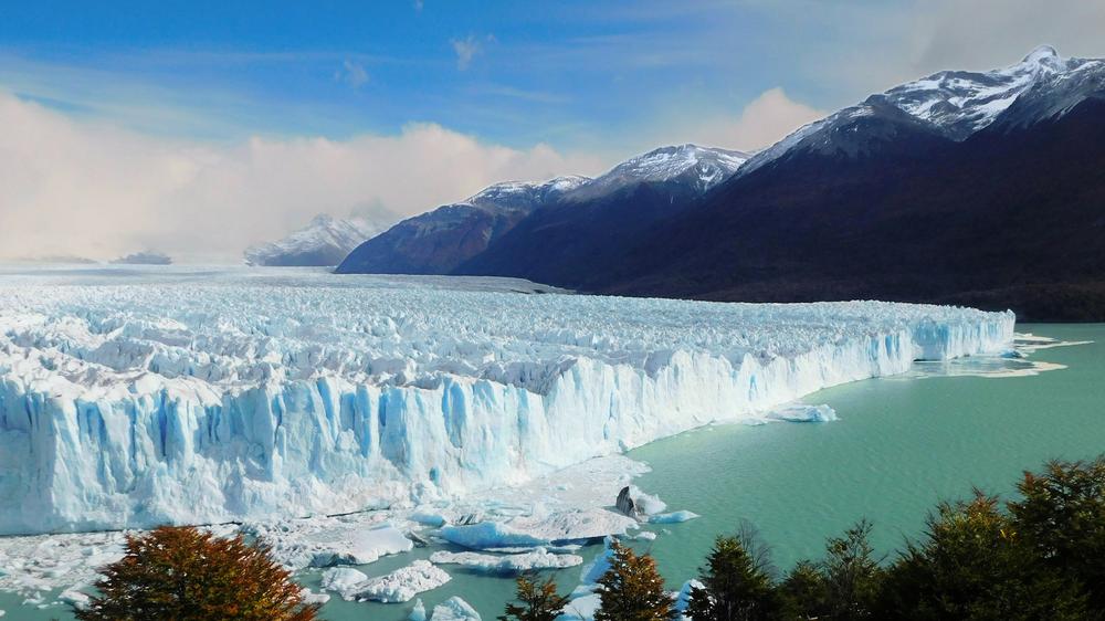Using your mobile phone for internet and calls in Argentina
