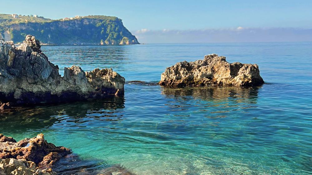rocky-coast-turquoise-water-albanian-riviera-albania-esim